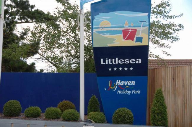 Отель Littlesea Haven Jurrasic-Views Wyke Regis Экстерьер фото